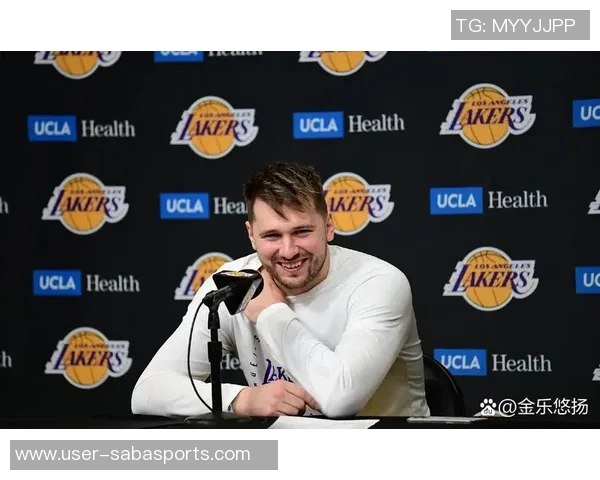 艾顿谈东契奇挡拆战术对手竟然派出四人包夹应对 艾顿谈东契奇挡拆战术对手竟然派出四人包夹应对