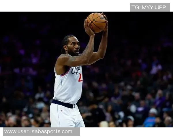 伦纳德半场表现亮眼独得11分助球队掌控局势